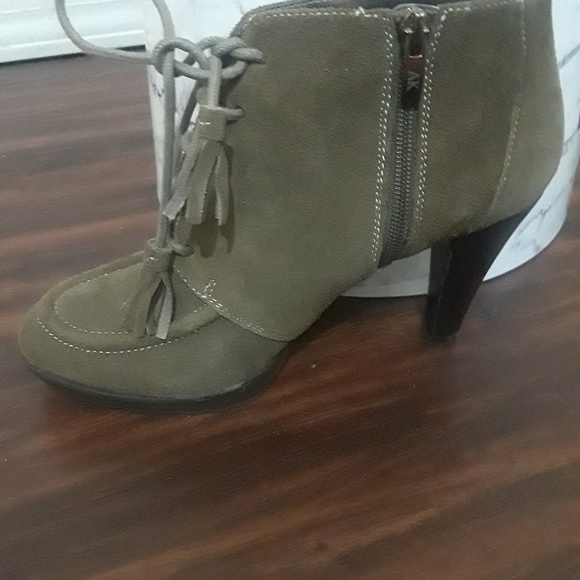 Anne Klein heels - Picture 2 of 4